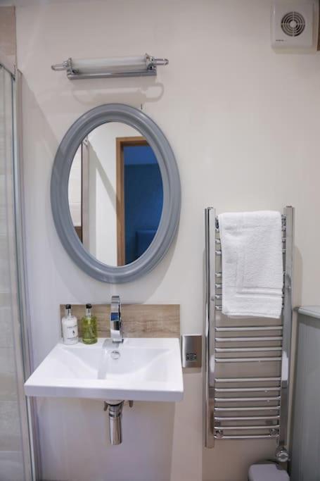 Barley - Cosy Stylish Apartment - Easy Access To Bath And Many Nearby Attractions Box  Exterior foto